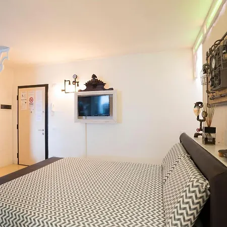 Sentirsi A Casa * Πιατσέντζα